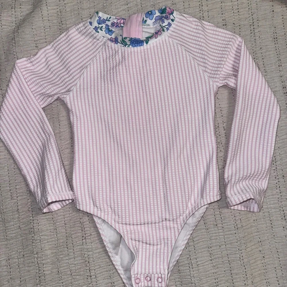 Tommy Bahama Girls 5T Pink Seersucker Stripe Long Sleeve Rash Guard Swimsuit